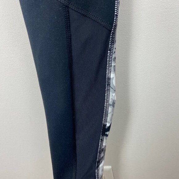Under Armour Shape Shifter Printed Leggings Pants Size Small Running Fitness S - Picture 10 of 12